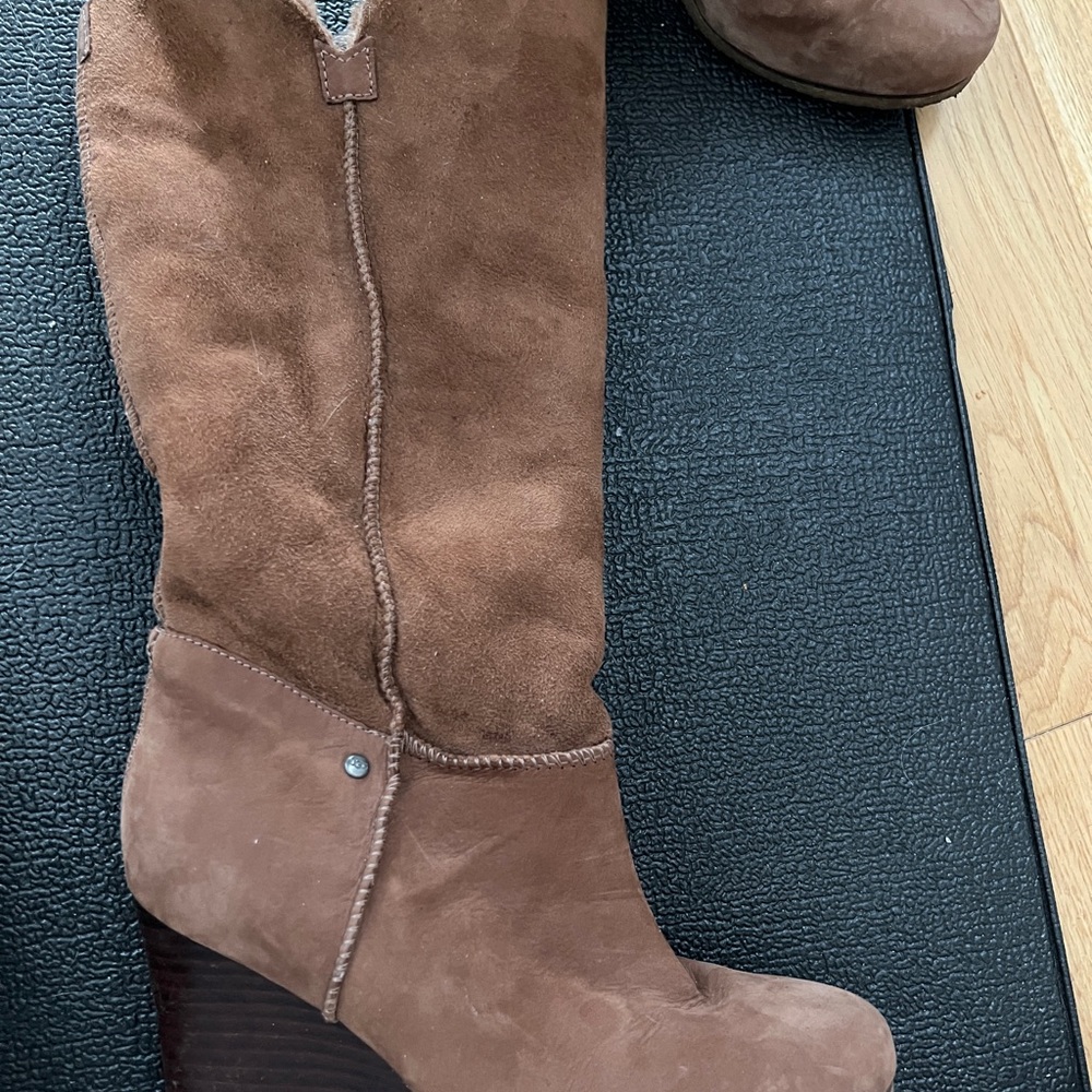 UGG platform Boot -Size 6 -Fur Lining - Picture 4 of 7